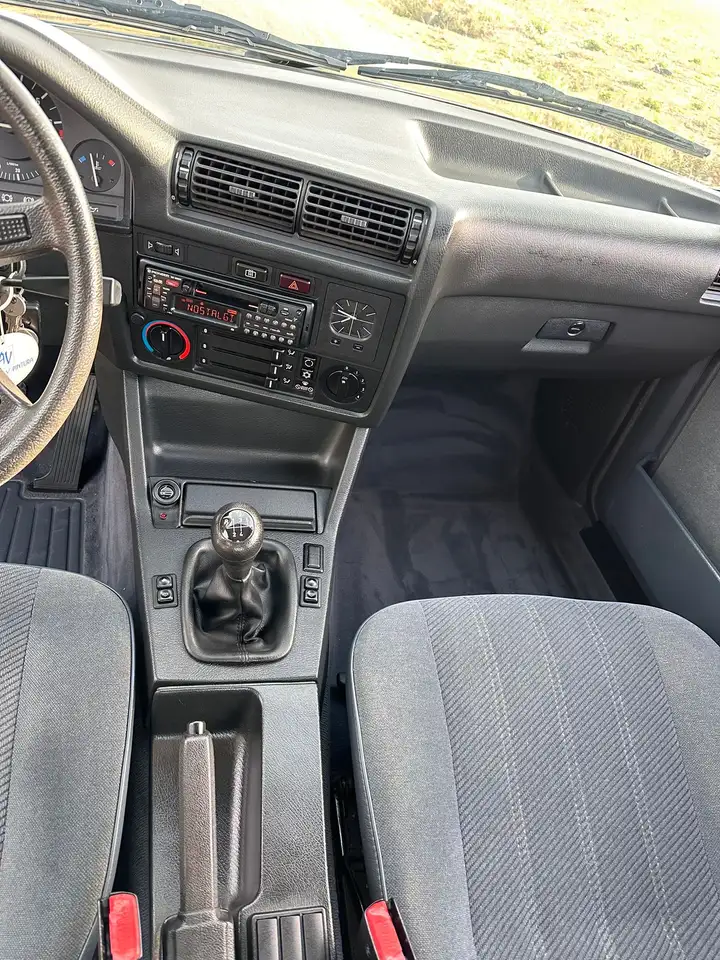 BMW 320i, foto 2