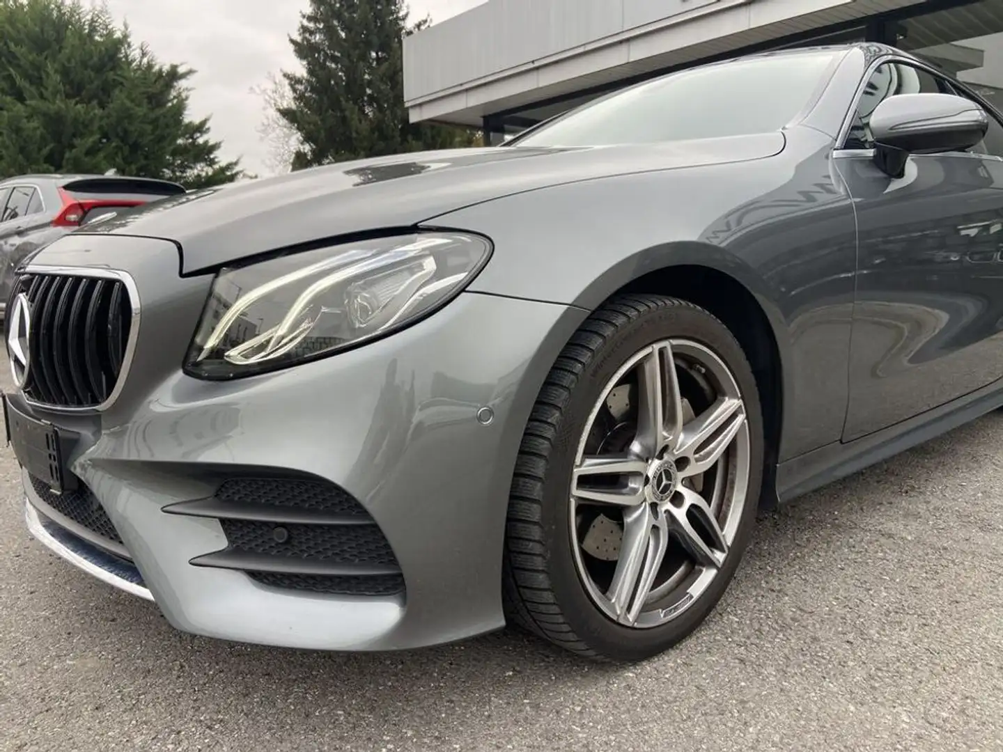Mercedes-Benz E 200 4Matic AMG line Coupe Gris - 2