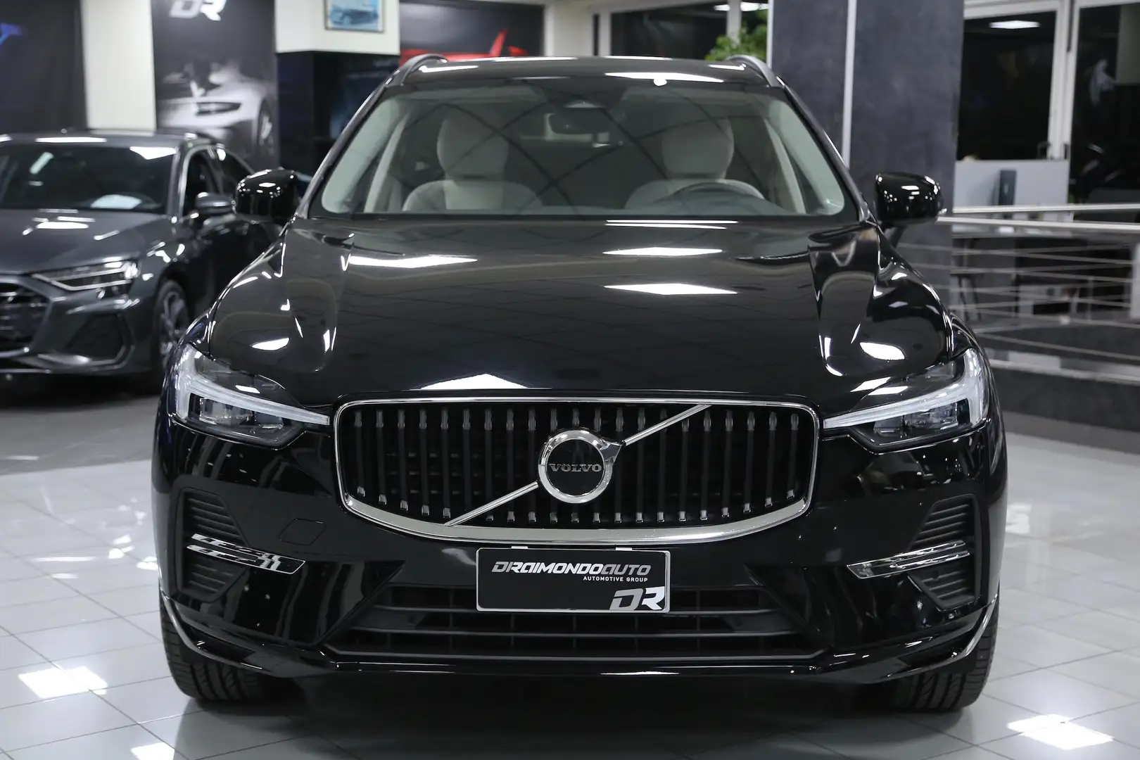 Volvo XC60 B4 D Automatic Core 197 cv Nero - 2