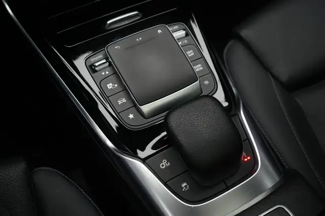 Mercedes-Benz Cla view 25