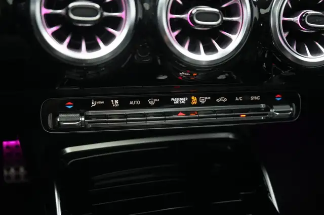 Mercedes-Benz Cla view 24
