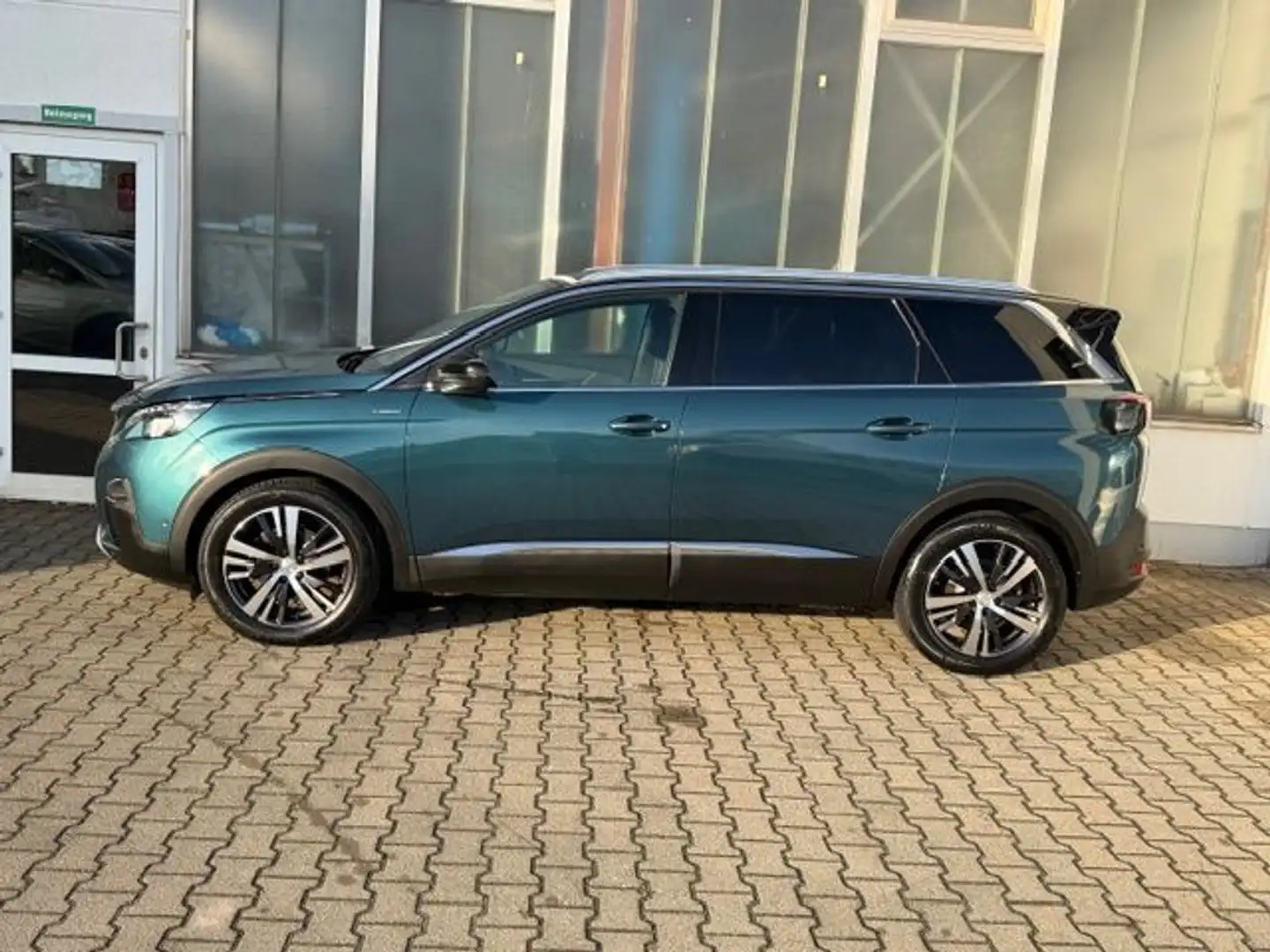 Peugeot 5008 PureTech 130 Stop & Start GT-Line Grün - 2