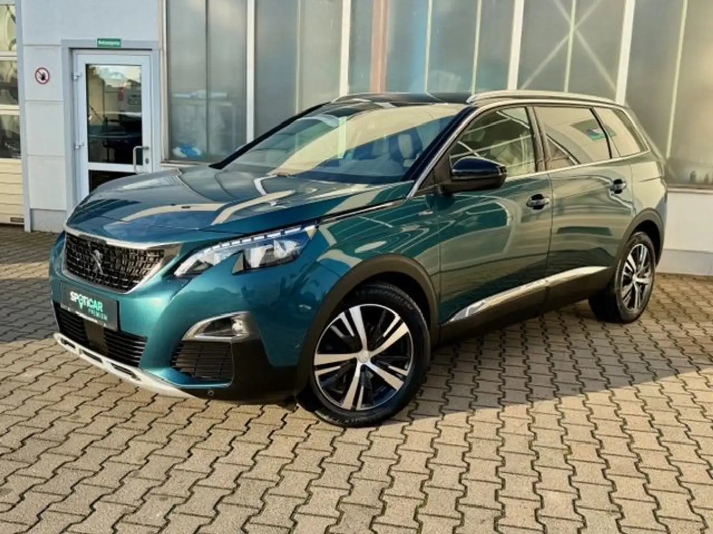 Peugeot 5008 PureTech 130 Stop & Start GT-Line Grün - 1