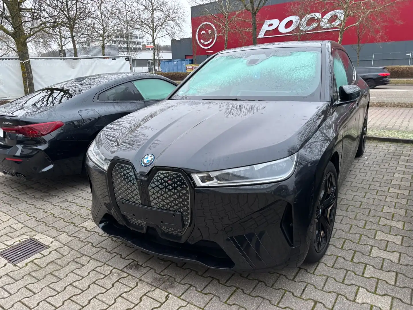 BMW iX xDrive40 Sportpaket AHK MMultisitze PanDach Noir - 1