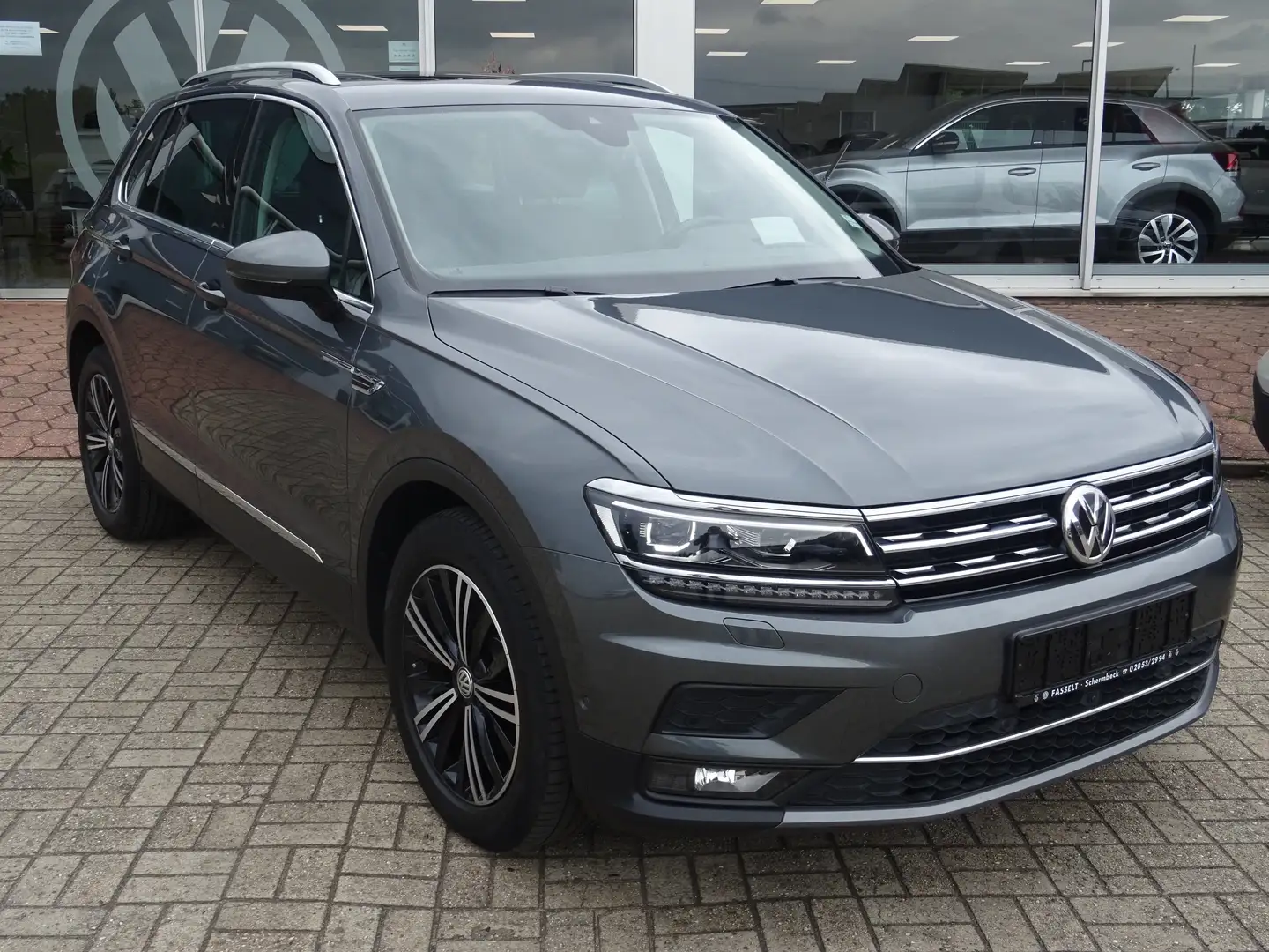Volkswagen Tiguan 2.0 TDI SCR DSG Highline AreaView,Standh,Schiebeda Grau - 2