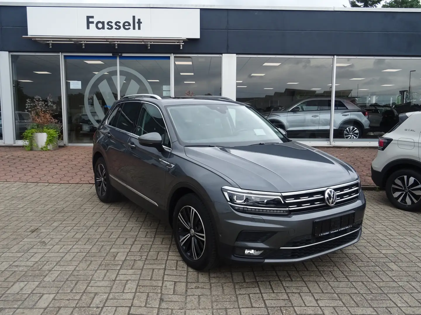 Volkswagen Tiguan 2.0 TDI SCR DSG Highline AreaView,Standh,Schiebeda Grau - 1