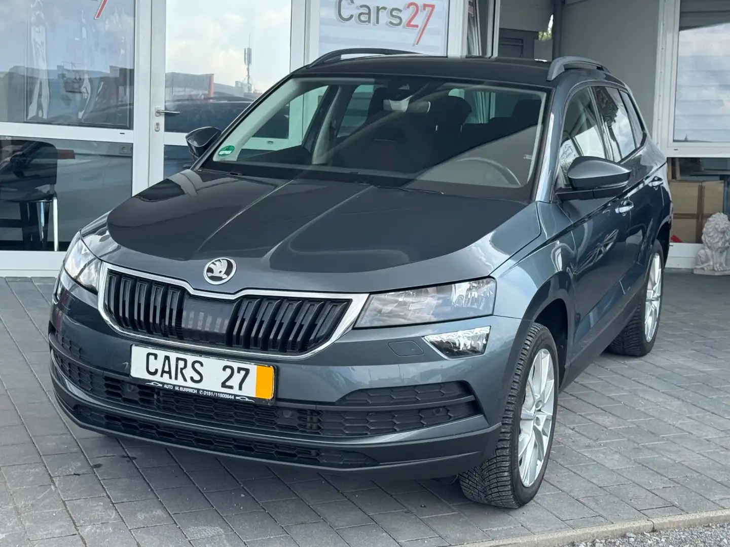 Skoda Karoq Style 1.5TSI Navi Tempomat KeylessGO PDC Grau - 1