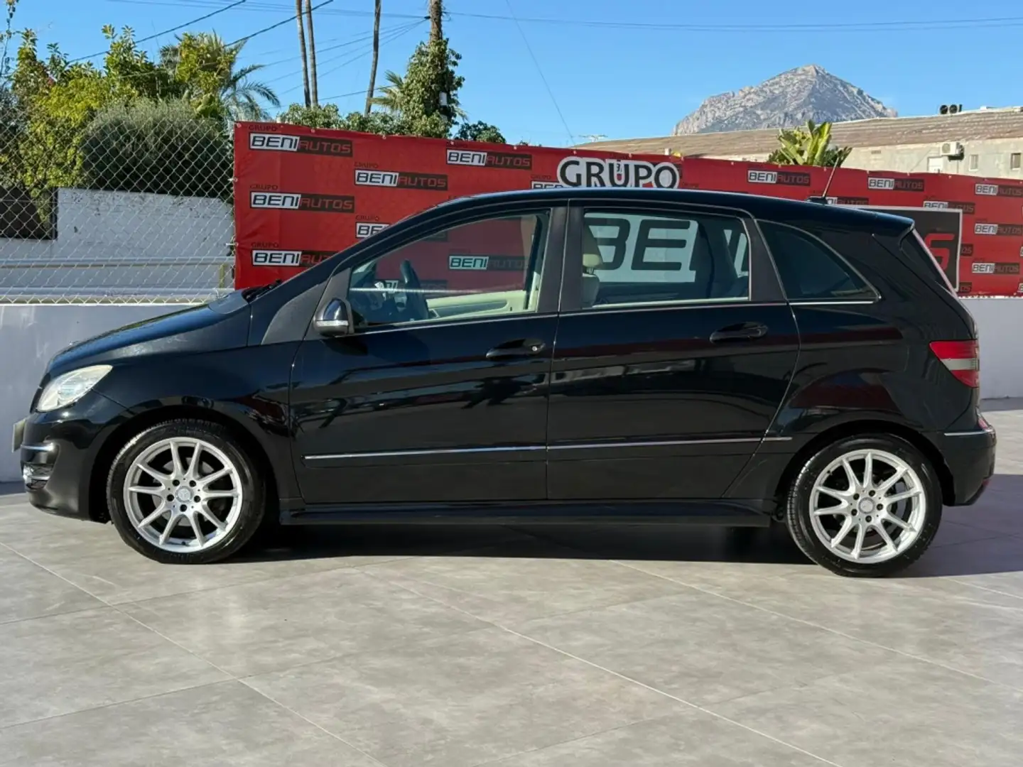 Mercedes-Benz B 180 180CDI Autotronic Schwarz - 2