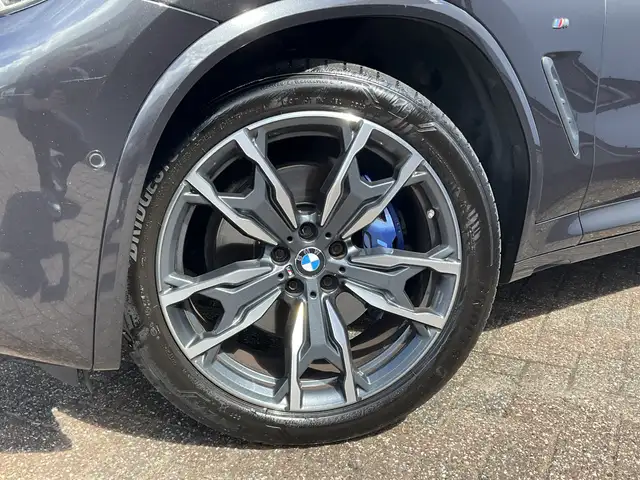 BMW X4 view 9