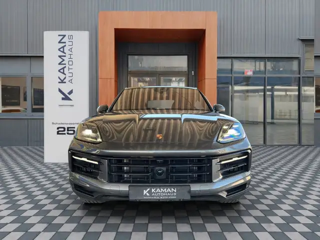 Porsche Cayenne view 2