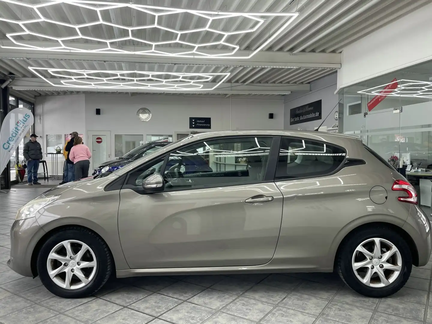 Peugeot 208 1.4 VTi Active, 2.Hand, Klima Grau - 2