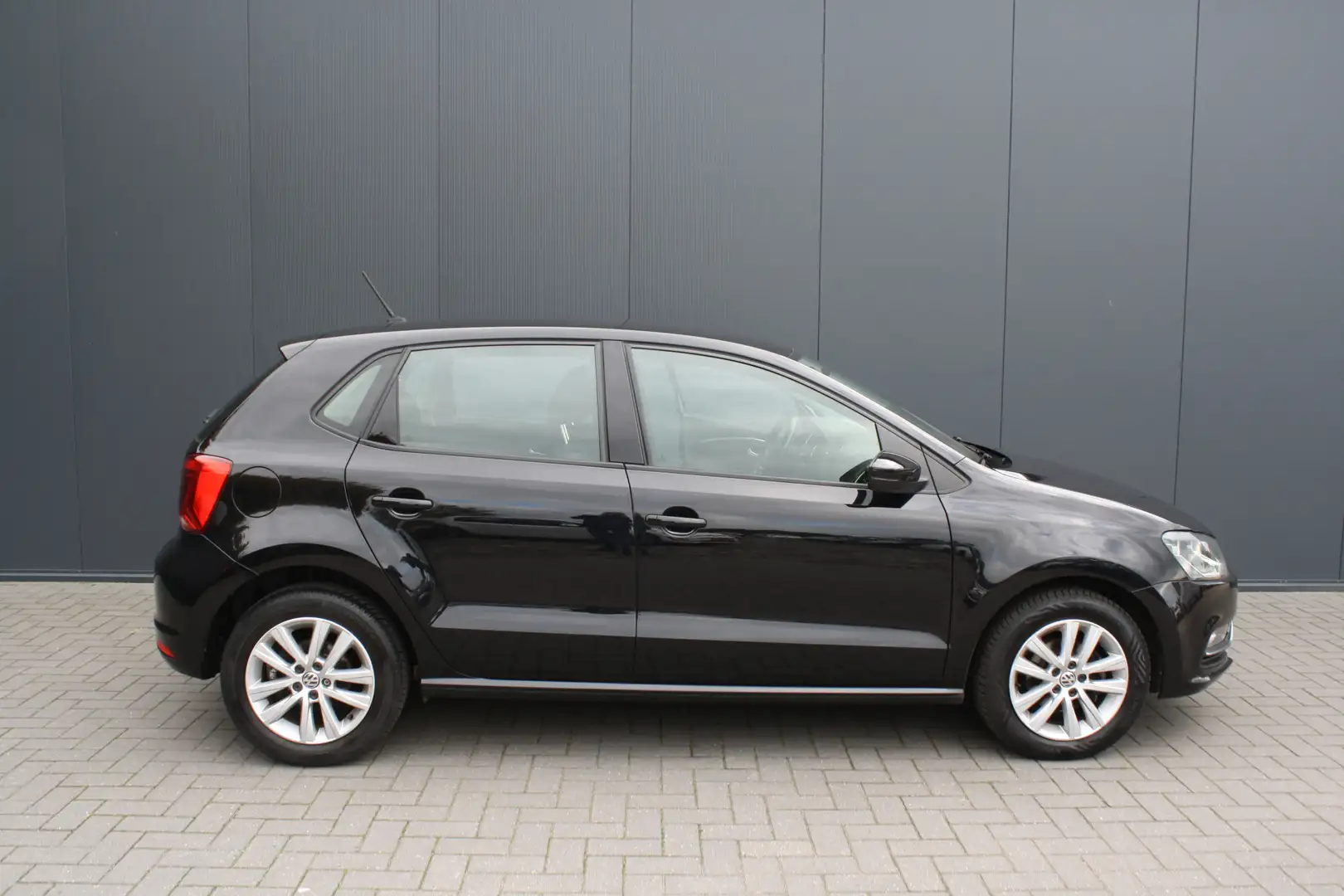 Volkswagen Polo 1.2 TSI Comfortline Connected Series Noir - 2