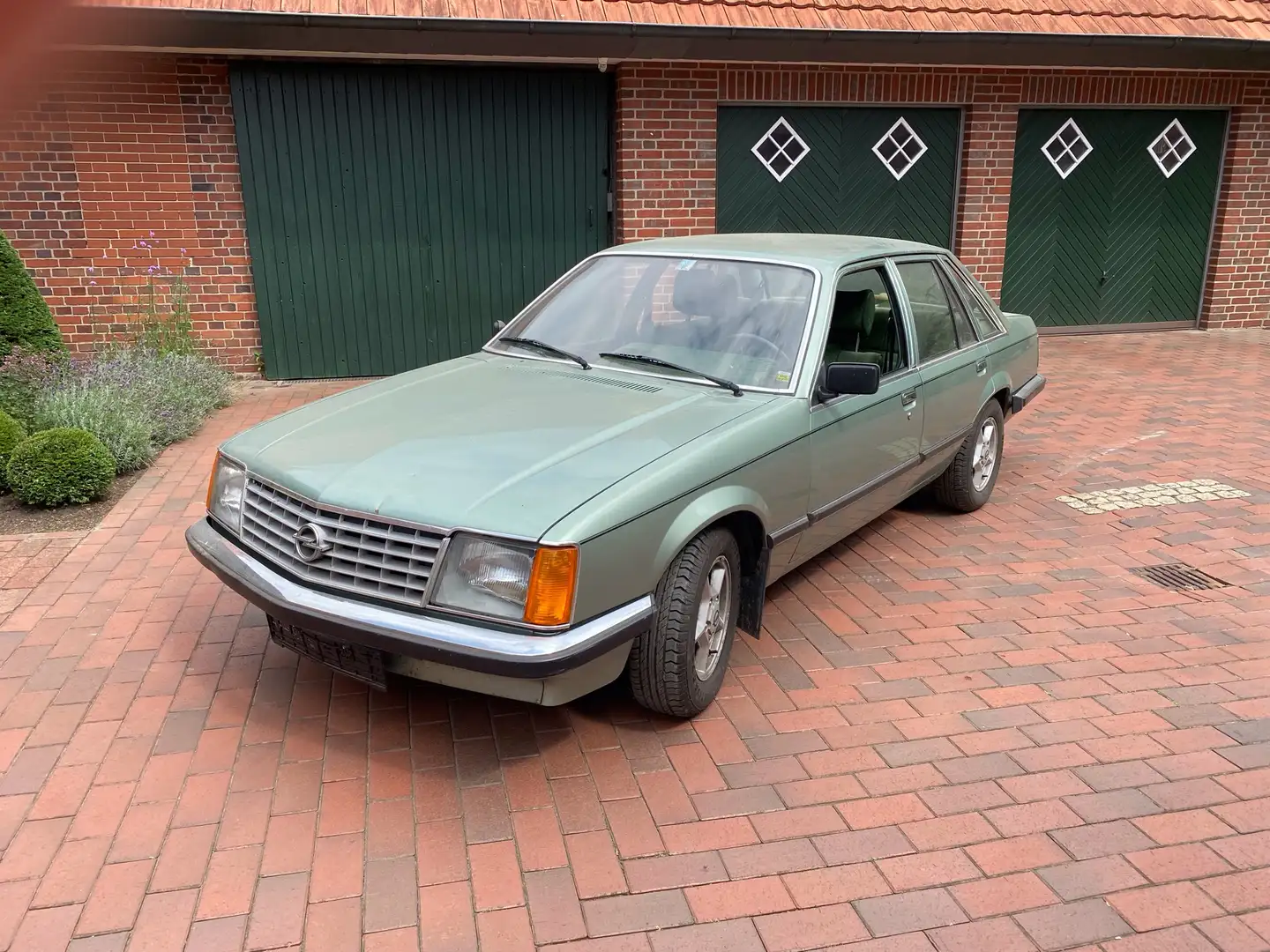 Opel Senator Grün - 1