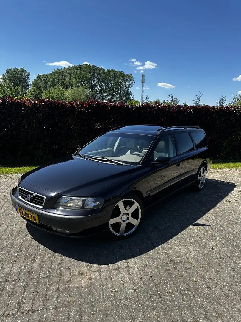 Volvo V70 2.5 T Comfort Line Fekete - 1