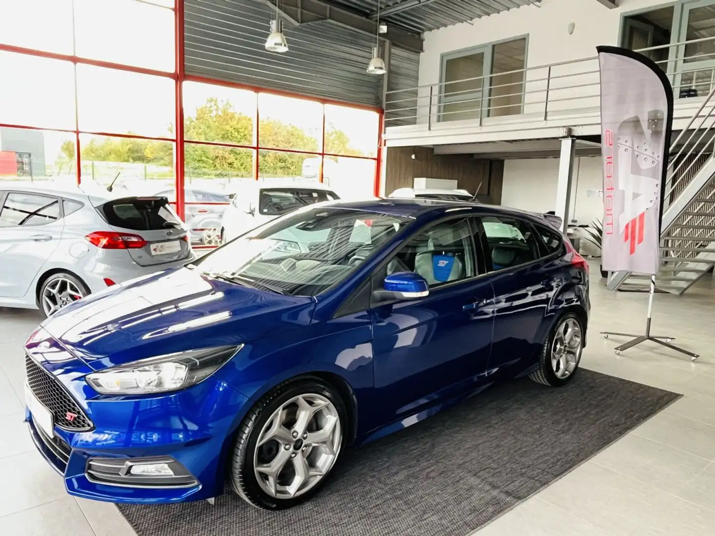 Ford Focus ST 2,0 250 GPS APPLE CARPLAY FEUX HALOGENE KEYLESS PARK PILOT PACK HIVER RECARO BLUETOOTH EXCE Bleu - 1