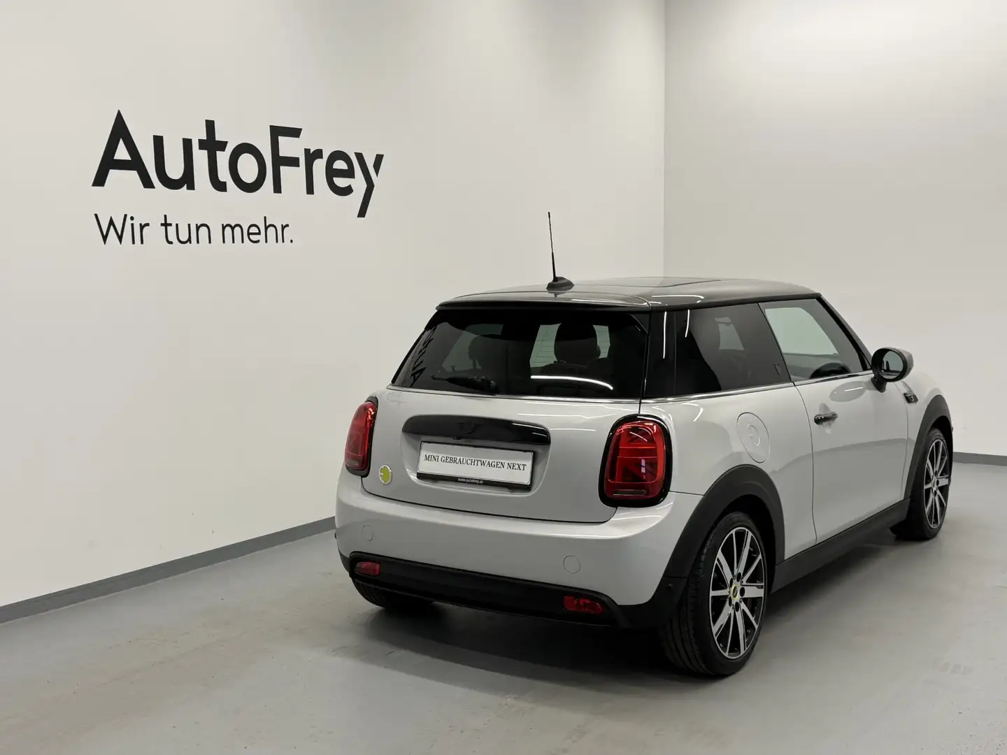 MINI Cooper SE Silber - 2