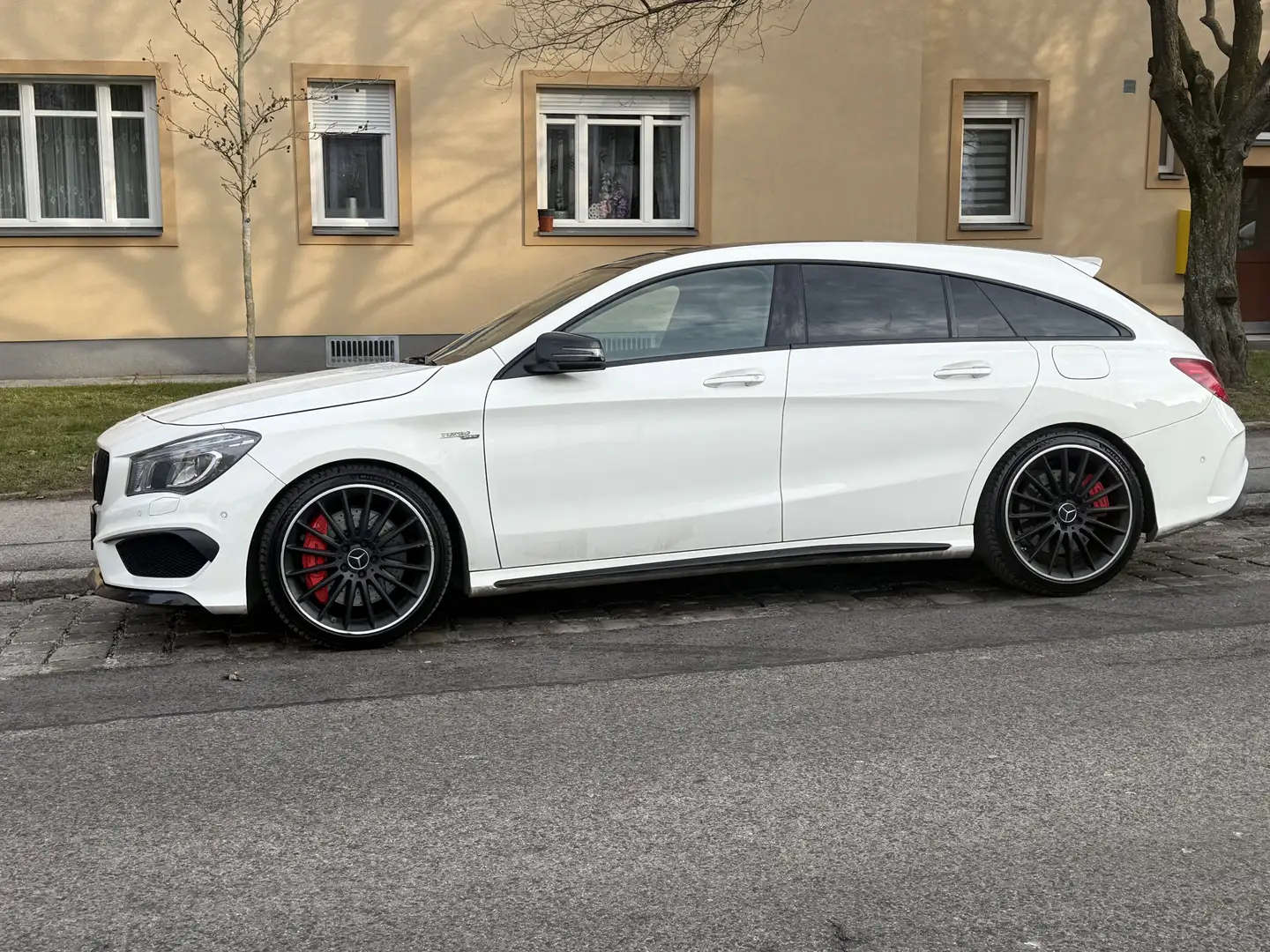 Mercedes-Benz CLA 45 AMG Shooting Brake 4MATIC Aut. Weiß - 2