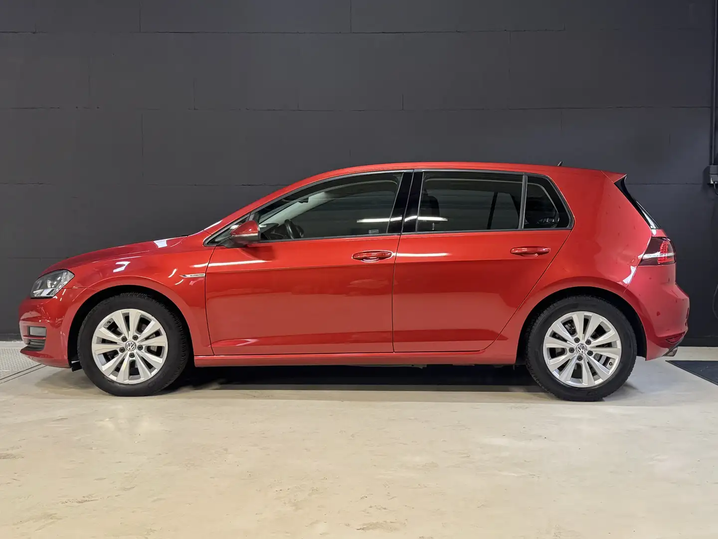 Volkswagen Golf 1.0 TSI Connected Series Automaat | Camera | Navi Rouge - 2