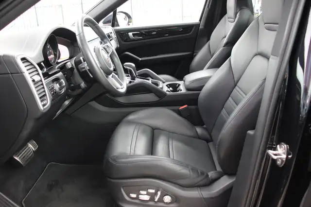 Porsche Cayenne view 10