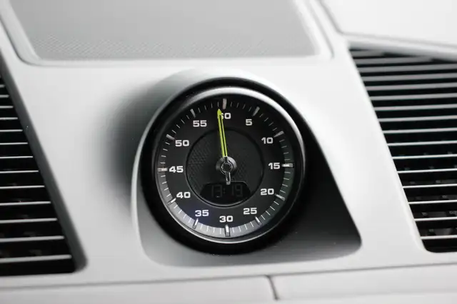 Porsche Cayenne view 26