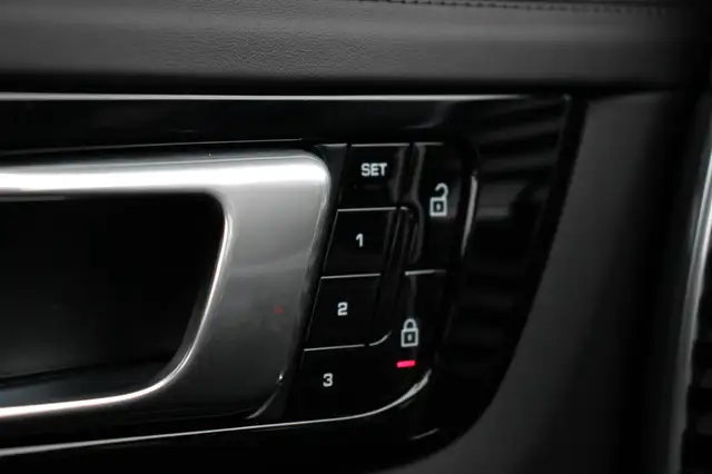 Porsche Cayenne view 22