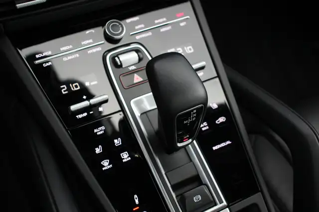 Porsche Cayenne view 25