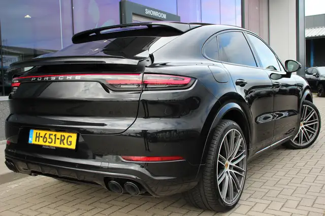 Porsche Cayenne view 9
