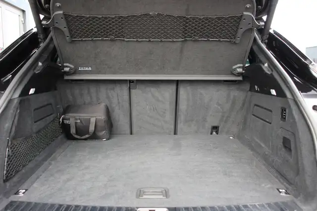 Porsche Cayenne view 30