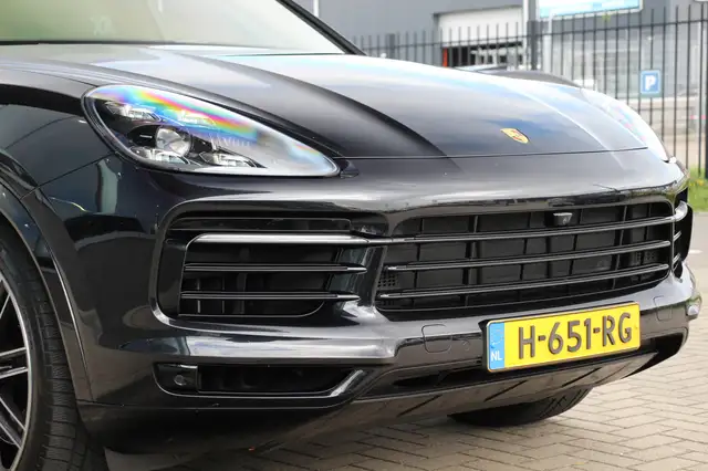 Porsche Cayenne view 4