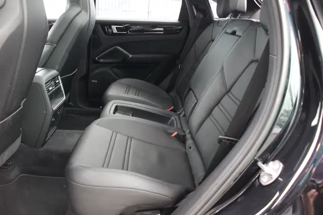 Porsche Cayenne view 15