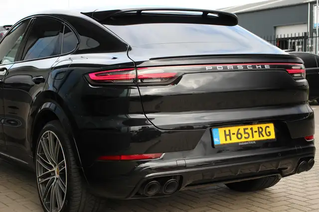 Porsche Cayenne view 8