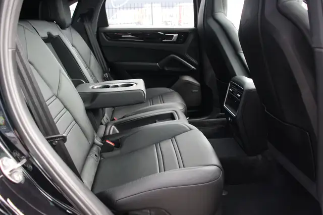 Porsche Cayenne view 14