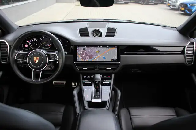 Porsche Cayenne view 12