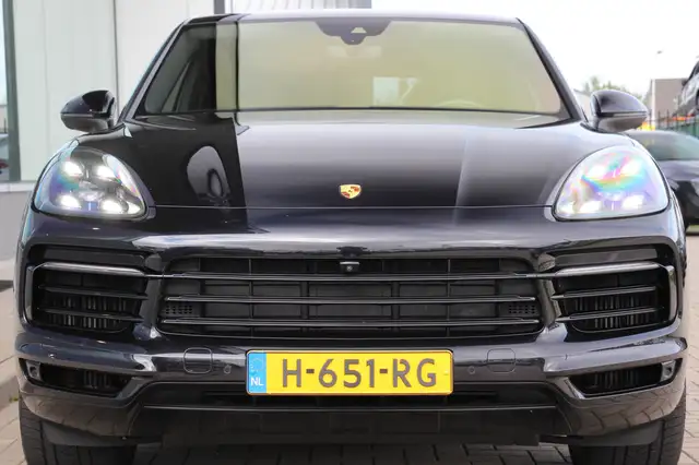 Porsche Cayenne view 3