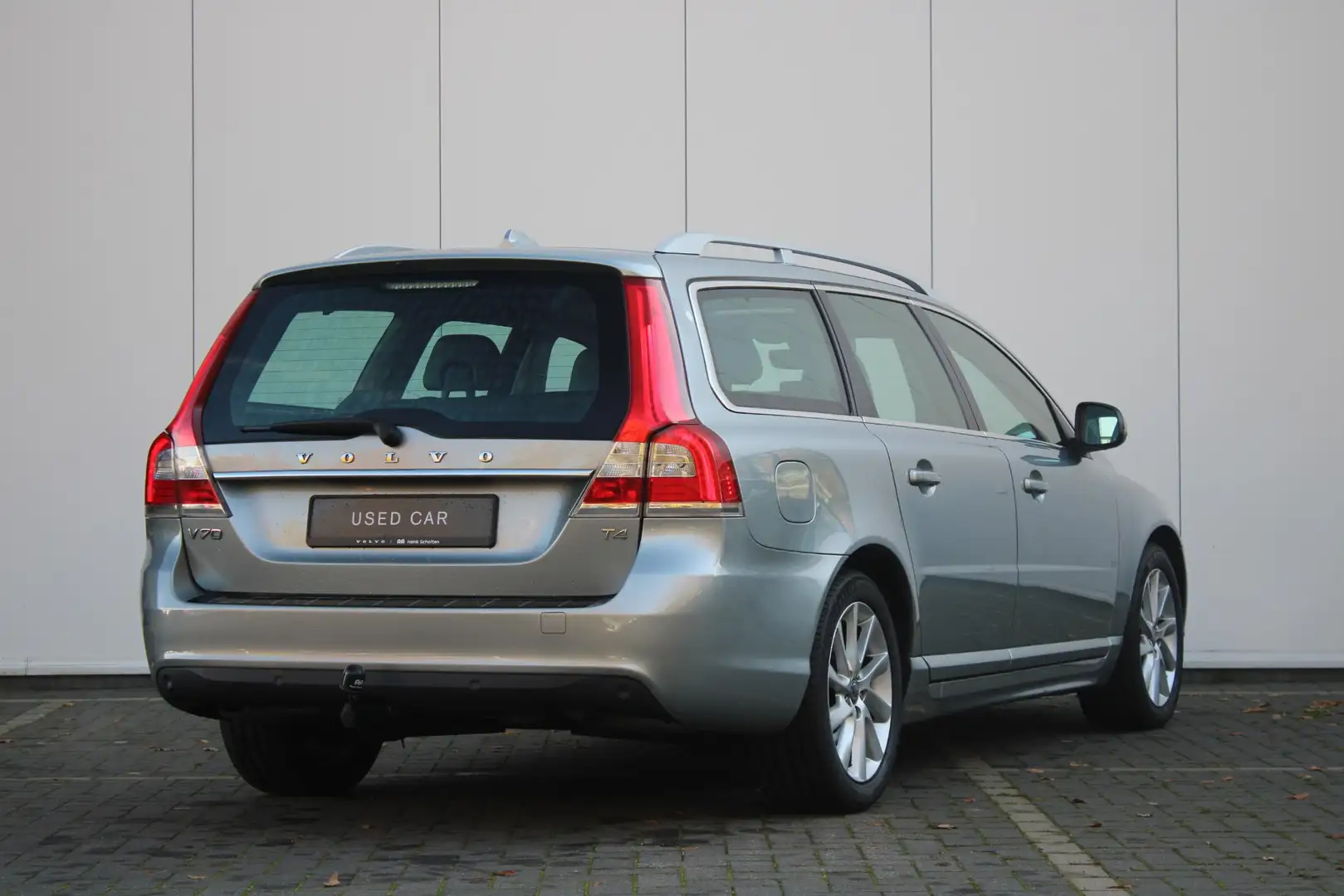 Volvo V70 T4 190PK Polar+ | Standkachel | Lederen Bekleding Grijs - 2