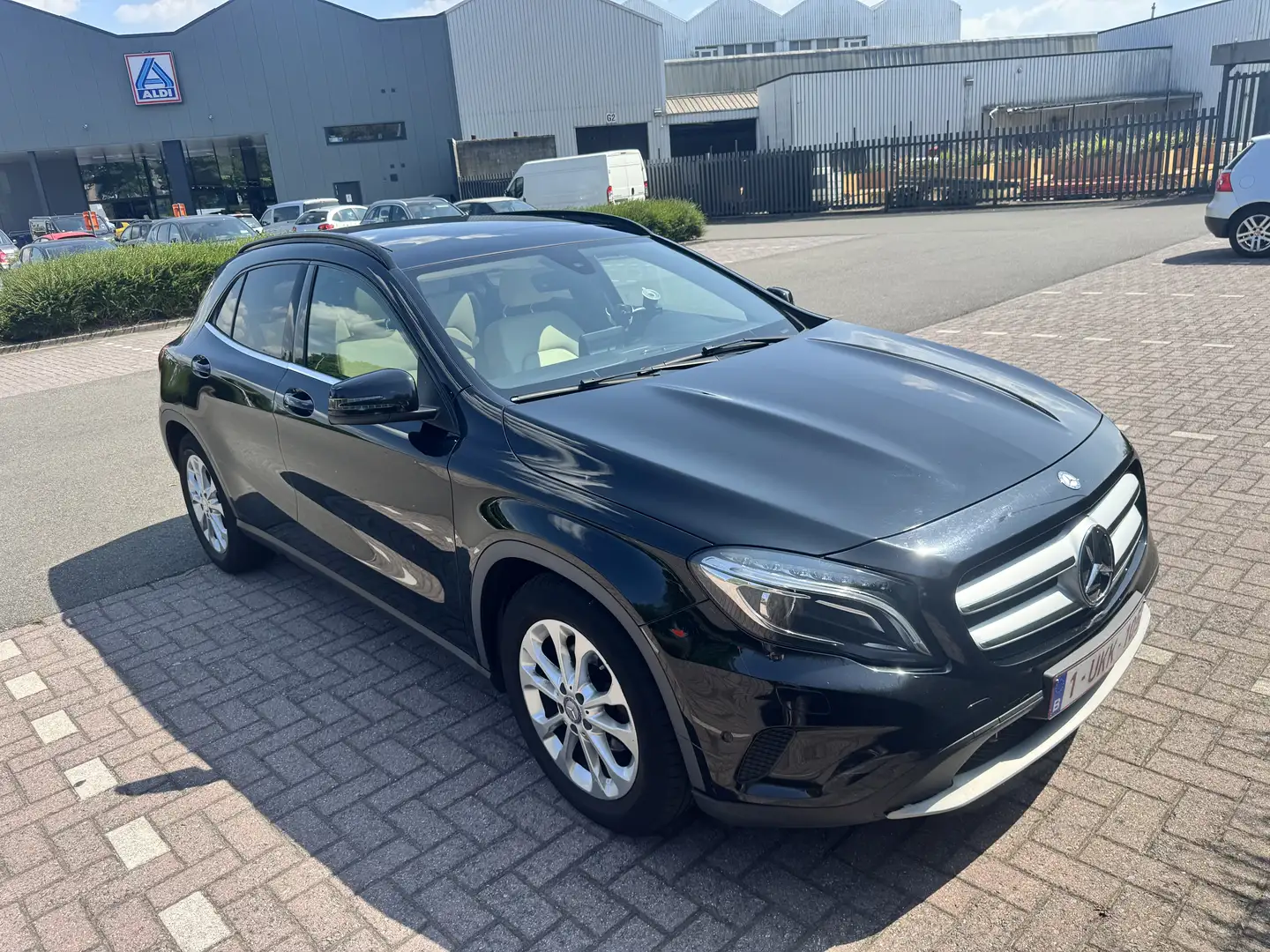 Mercedes-Benz GLA 200 D 4 MATIC - 2