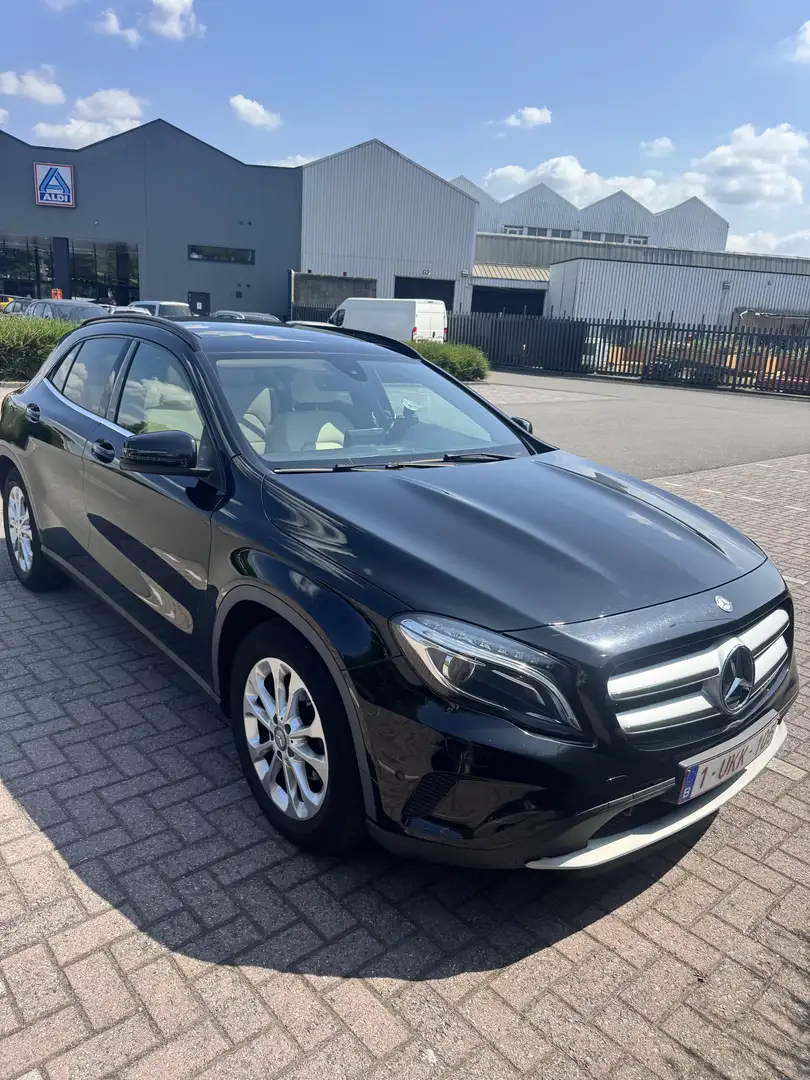 Mercedes-Benz GLA 200 D 4 MATIC - 1
