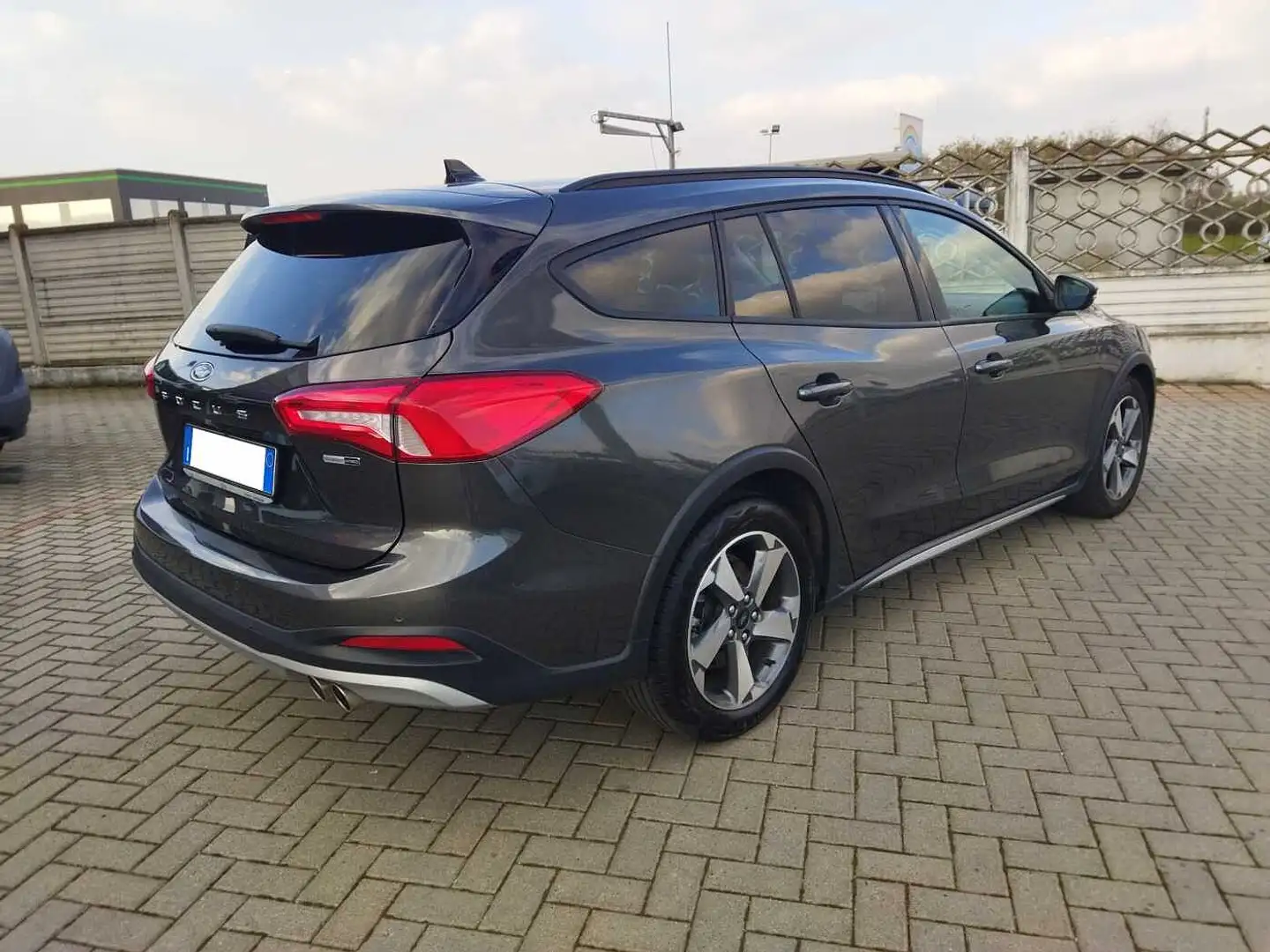 Ford Focus 4ª serie 1.0 EcoBoost Hybrid 125 CV SW AUTOCARRO A Grau - 2