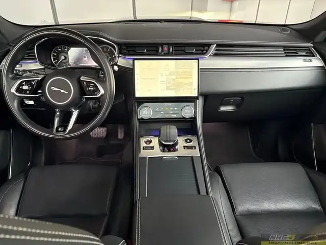 Jaguar F-Pace view 15