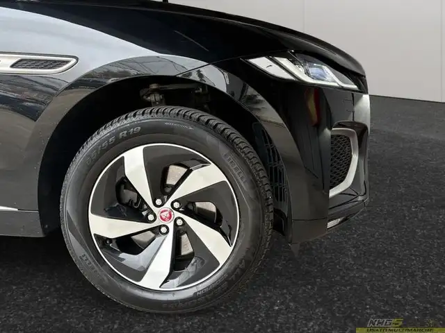 Jaguar F-Pace view 7