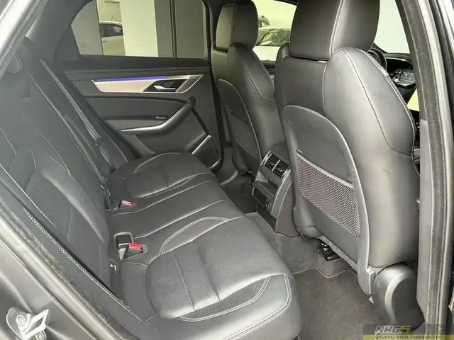 Jaguar F-Pace view 9