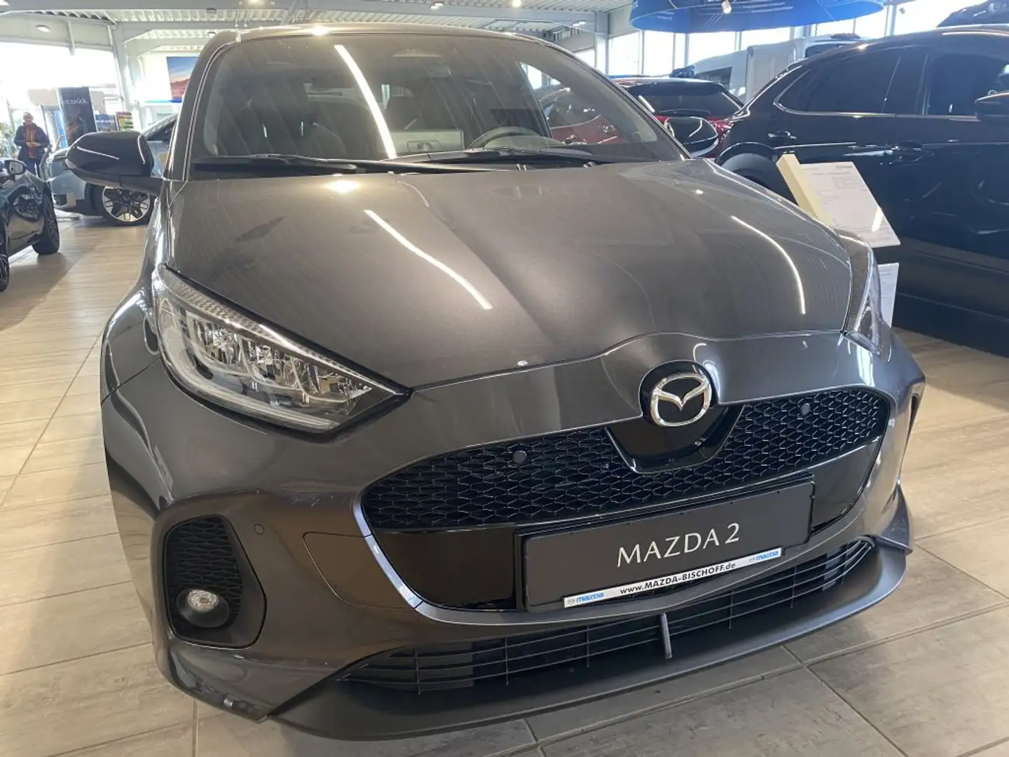 Mazda 2 Hybrid 1.5 VVT-i 116 CVT HOMURA PLUS Grau - 2