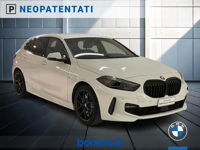 BMW 1 Series view 4