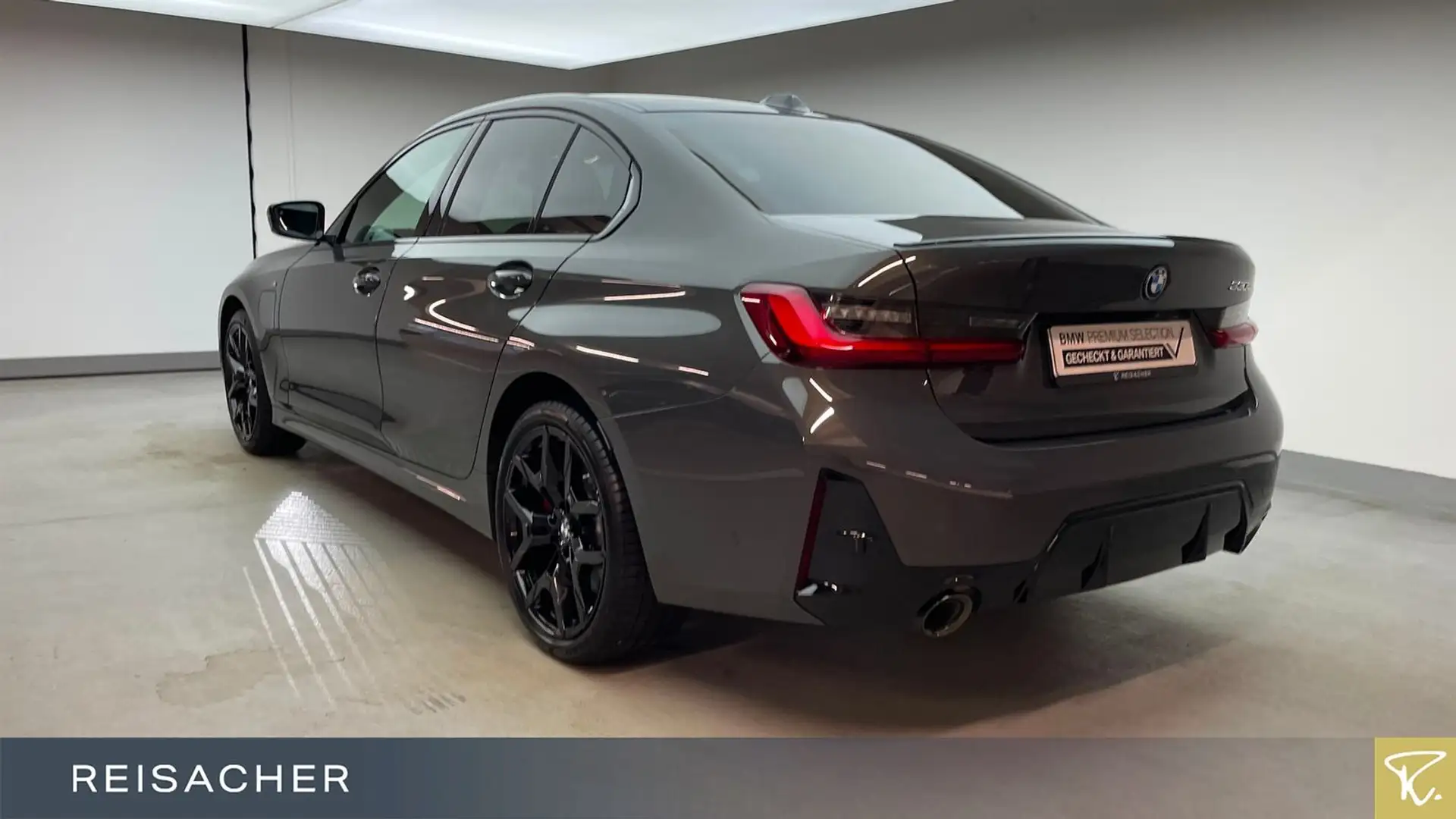 BMW 330 e A M-Sport PRO AHK DLS elHk PA+ Keyless Grau - 2