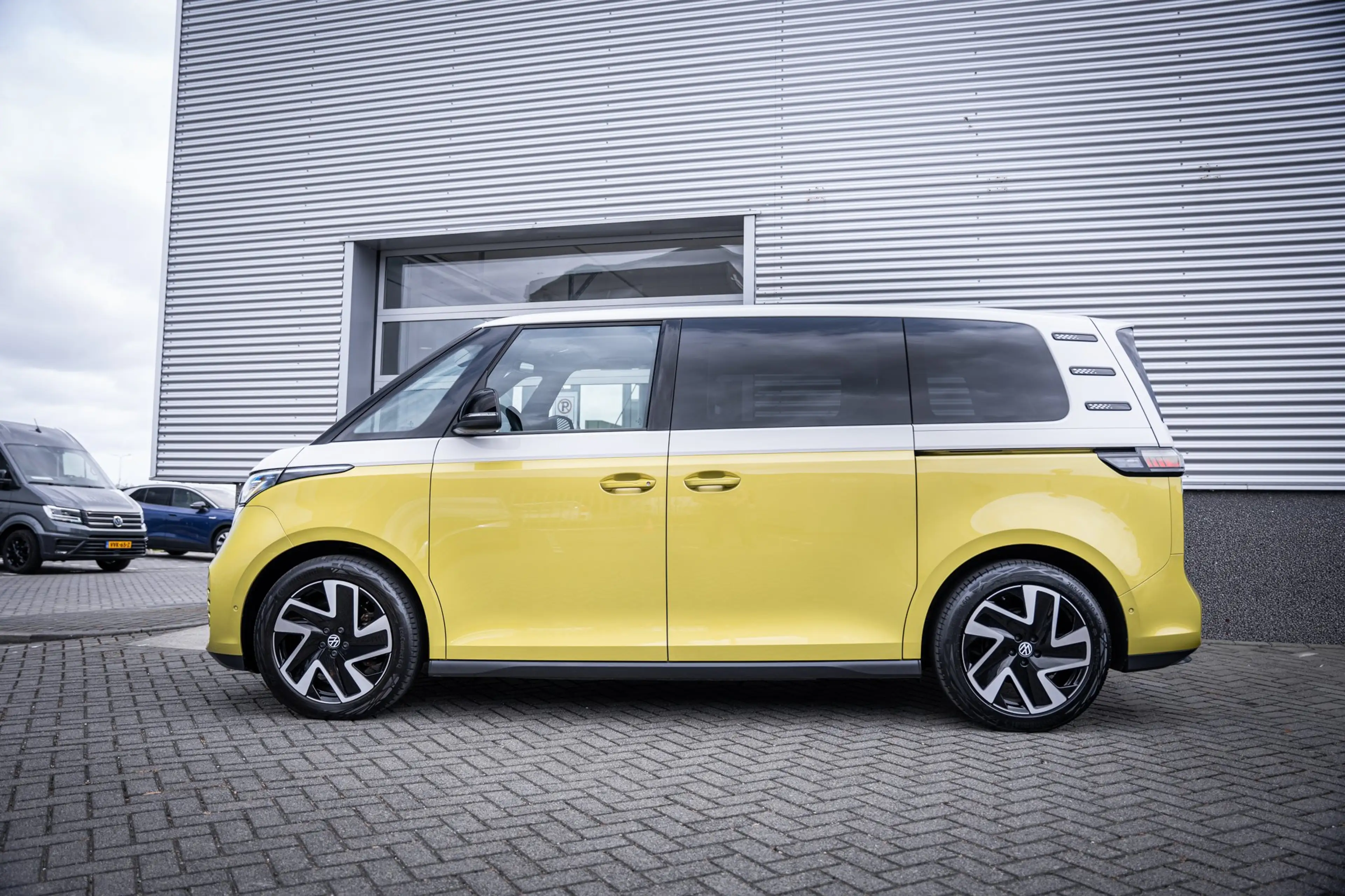 Volkswagen ID. Buzz 1st 77kWh 204pk | Trekhaak | Elektrische schuifdeu — photo 2