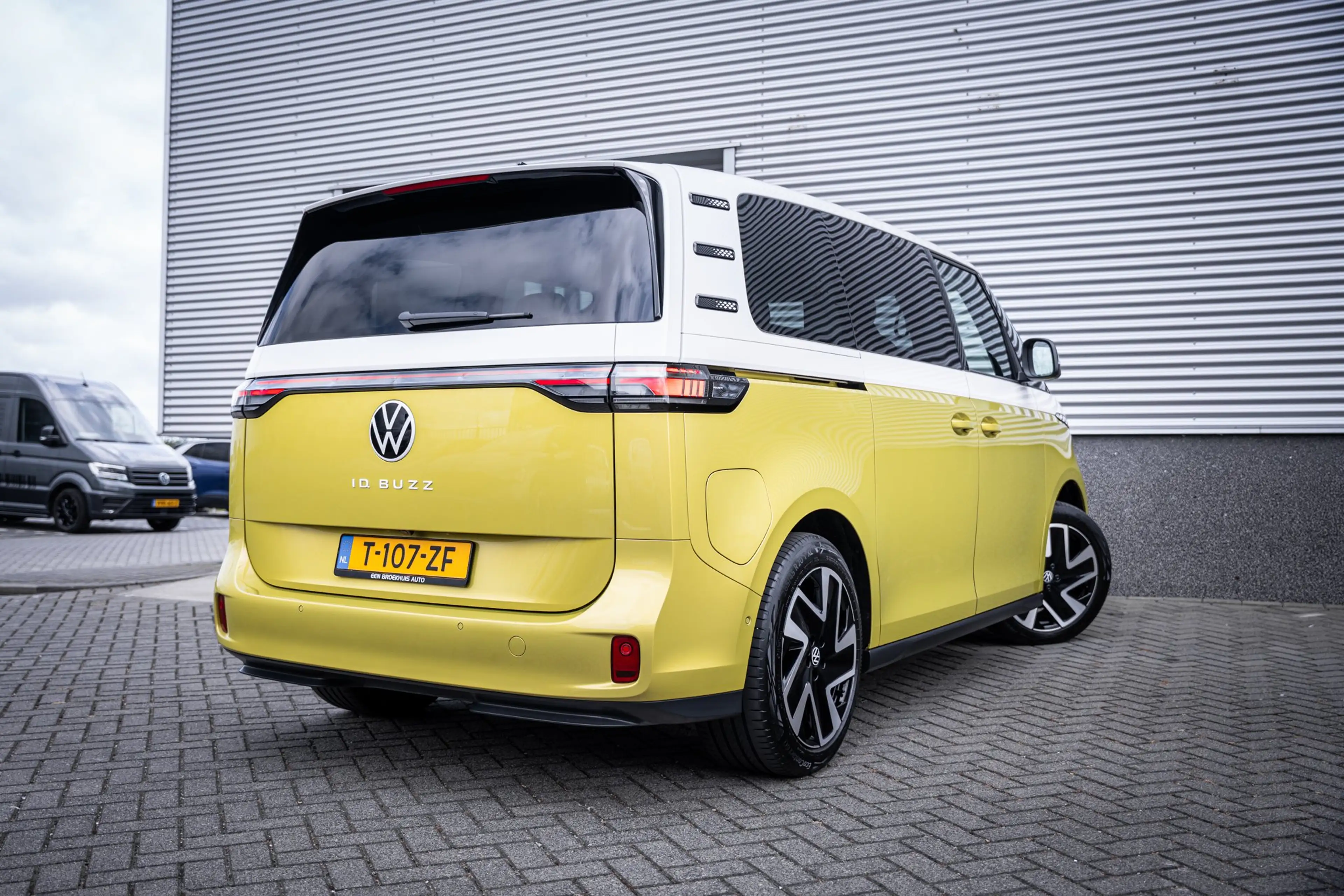 Volkswagen ID. Buzz 1st 77kWh 204pk | Trekhaak | Elektrische schuifdeu — photo 3