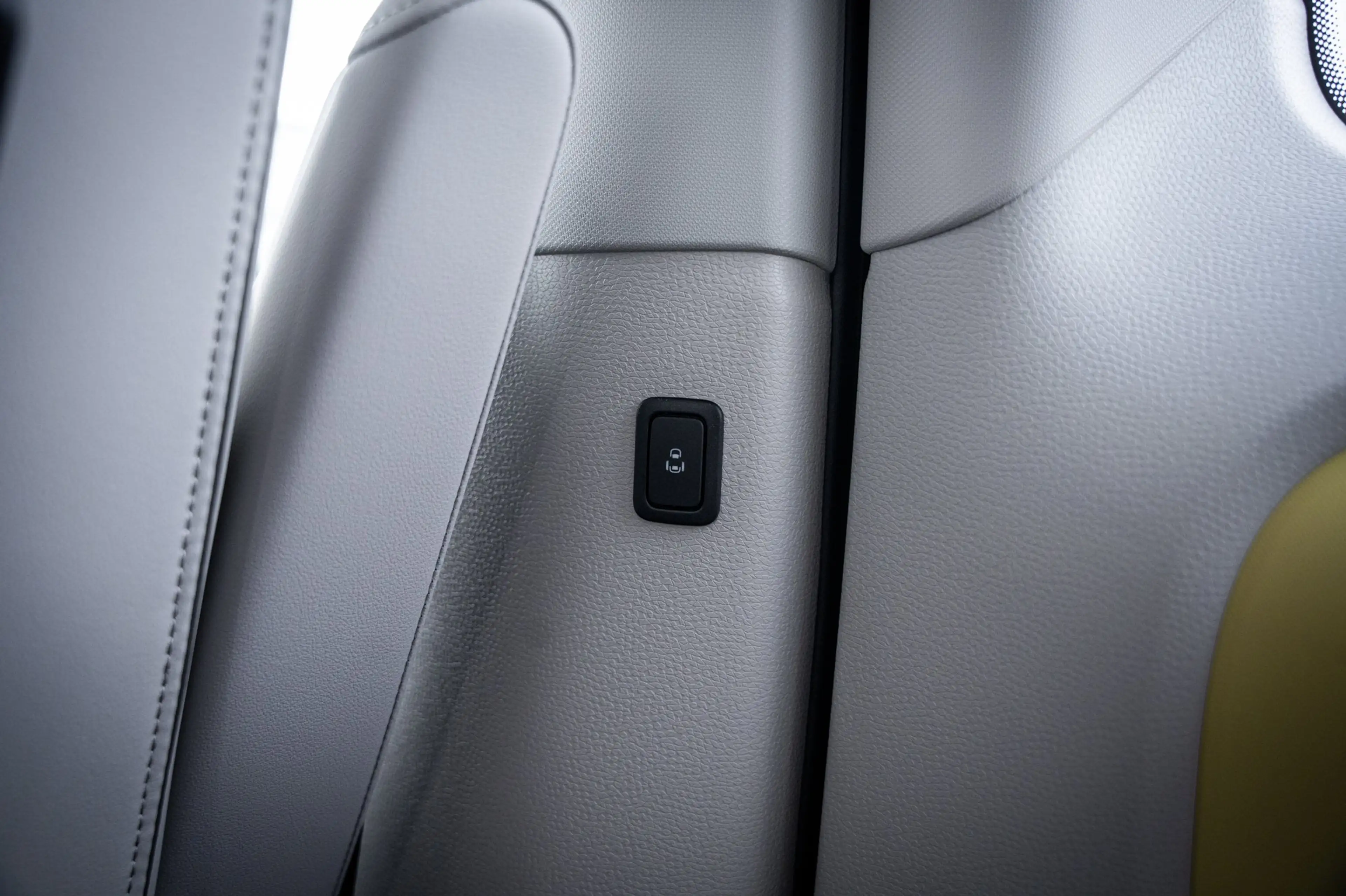 Volkswagen ID. Buzz 1st 77kWh 204pk | Trekhaak | Elektrische schuifdeu — photo 15