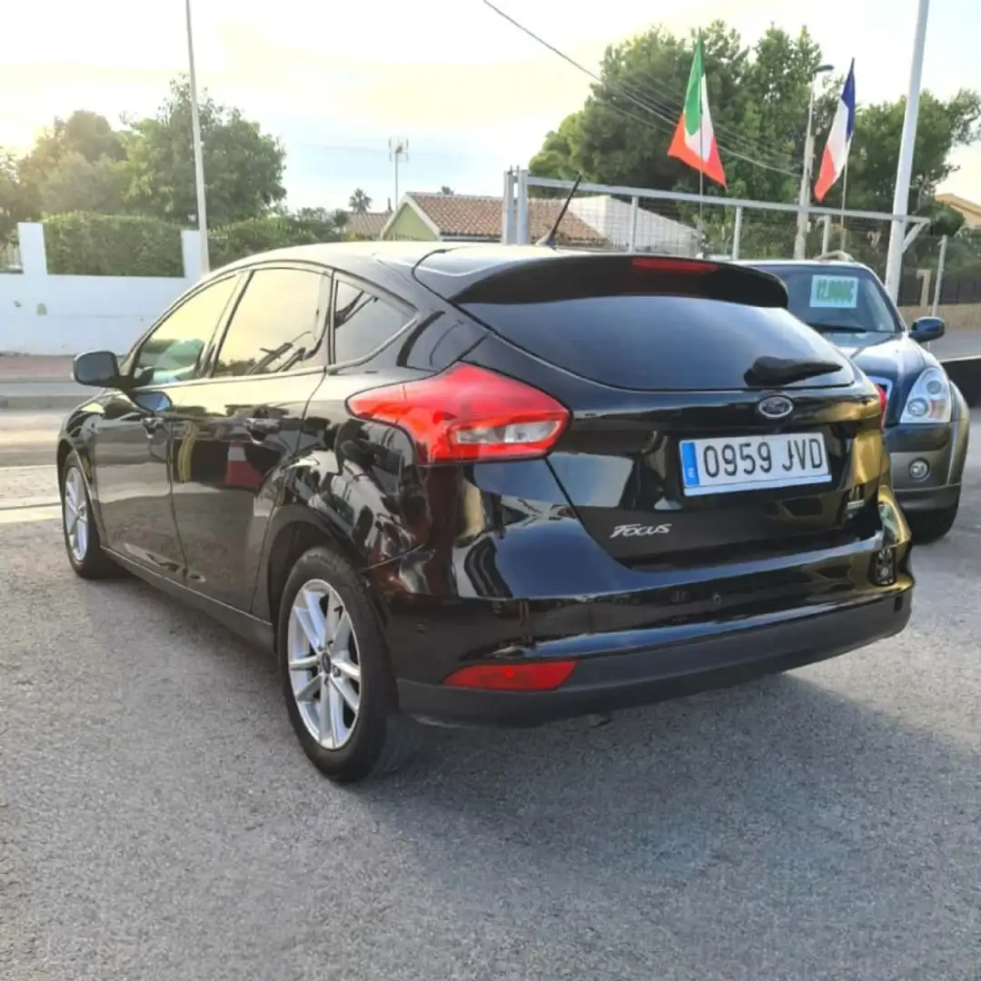 Ford Focus 1.0 Ecoboost Auto-S&S Trend+ 125 Schwarz - 2