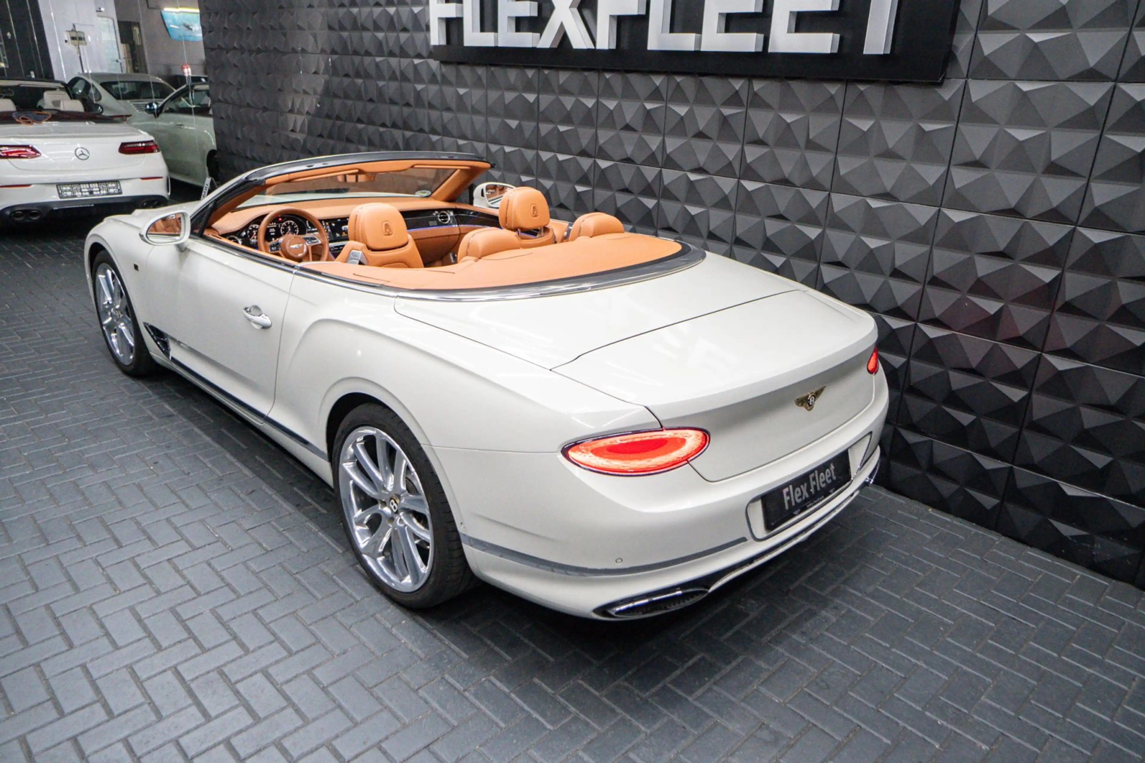 Bentley Continental GTC 100Jahre Edition Mulliner — photo 15