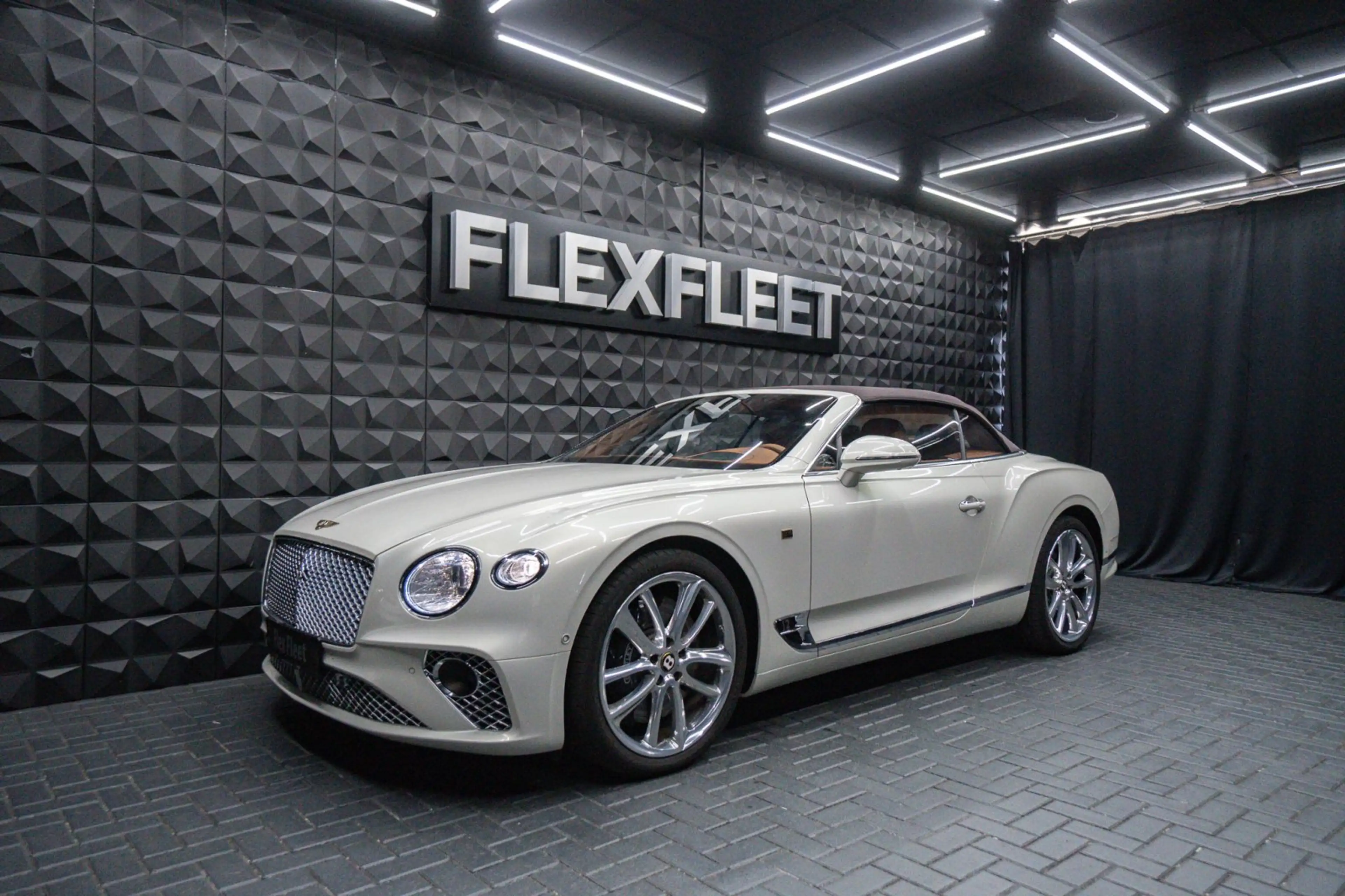 Bentley Continental GTC 100Jahre Edition Mulliner — photo 2